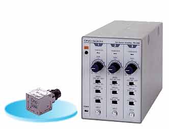 製品寫真(NP-3560A ３軸加速度傳感器と PS-1300 センサアンプ）